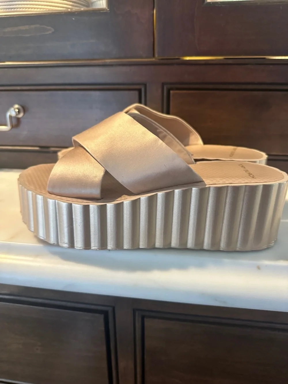 Tory Burch Satin Scallop Platform Sandal - Picture 6 of 8